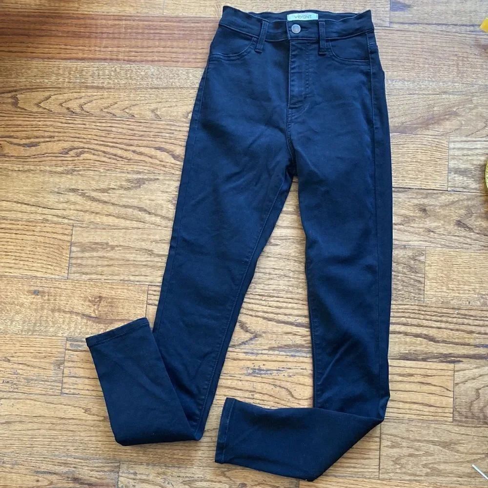 Juniors Vibrant Black Skinny Jeans Size 3 EUC